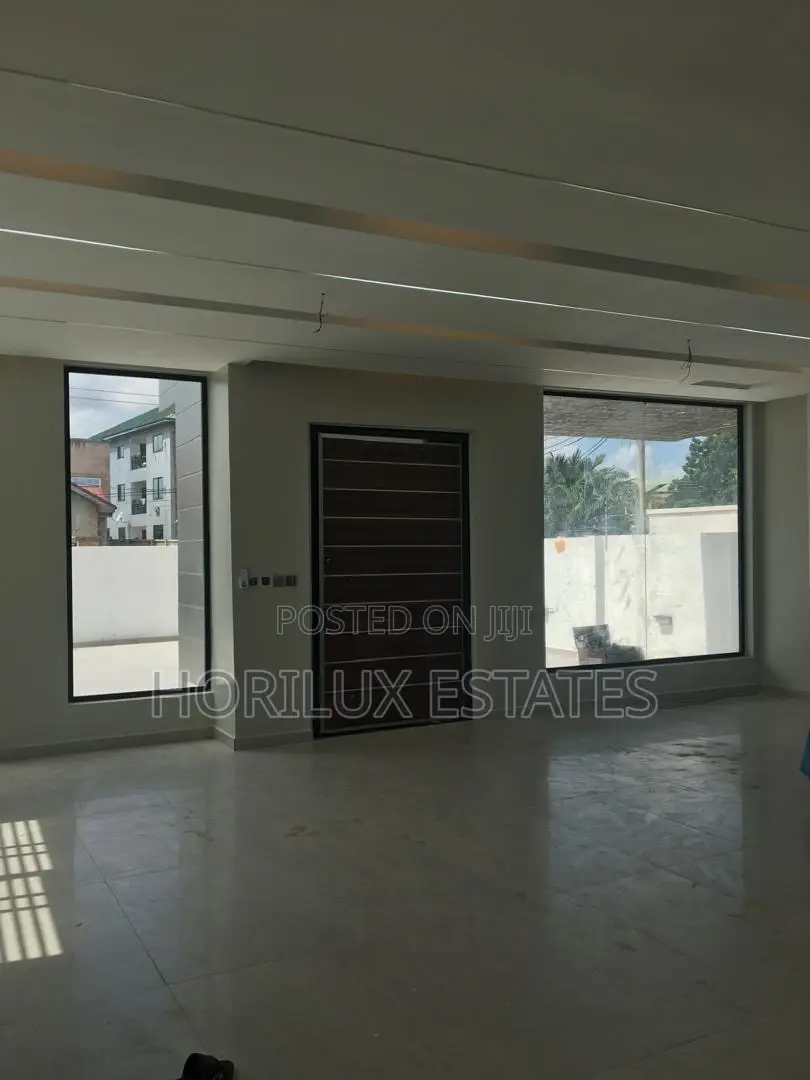 4bdrm Duplex in Ashomang Estates for sale