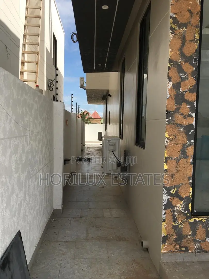 4bdrm Duplex in Ashomang Estates for sale