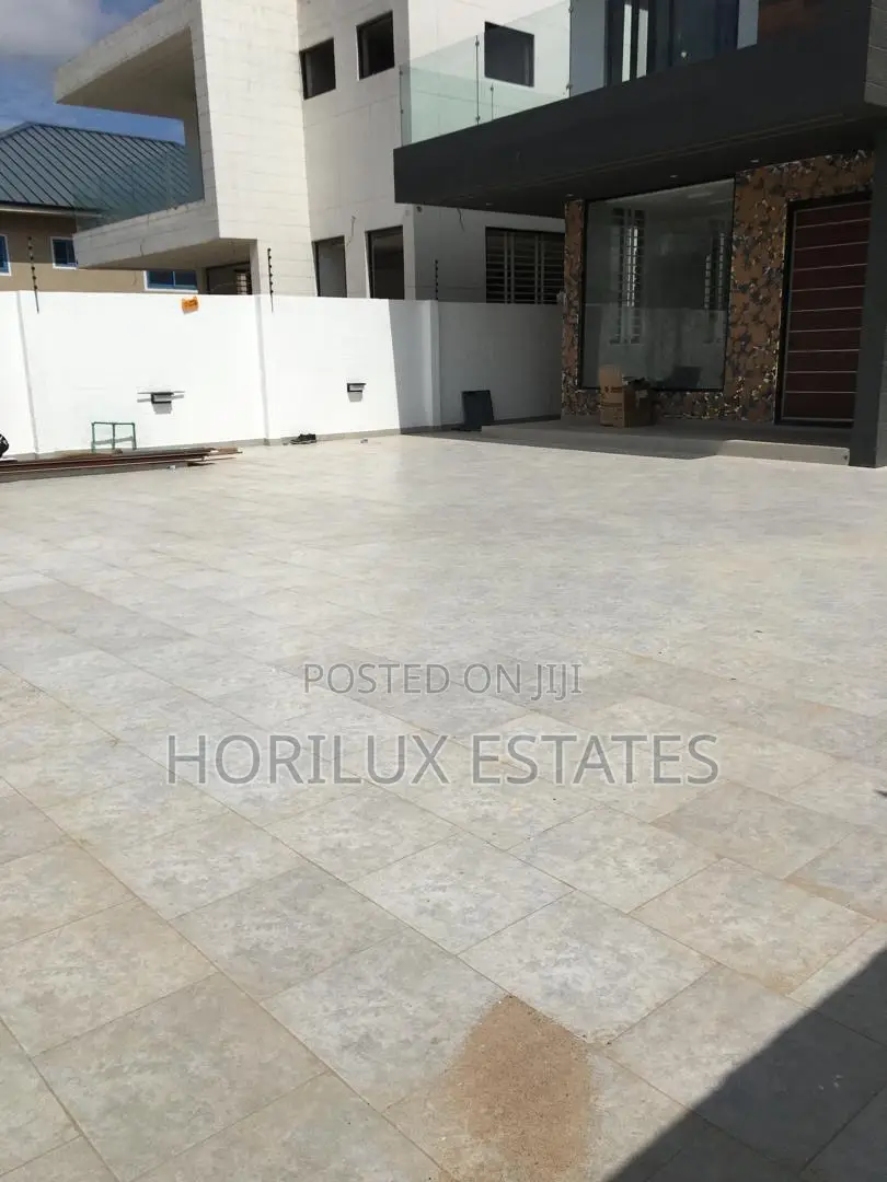 4bdrm Duplex in Ashomang Estates for sale