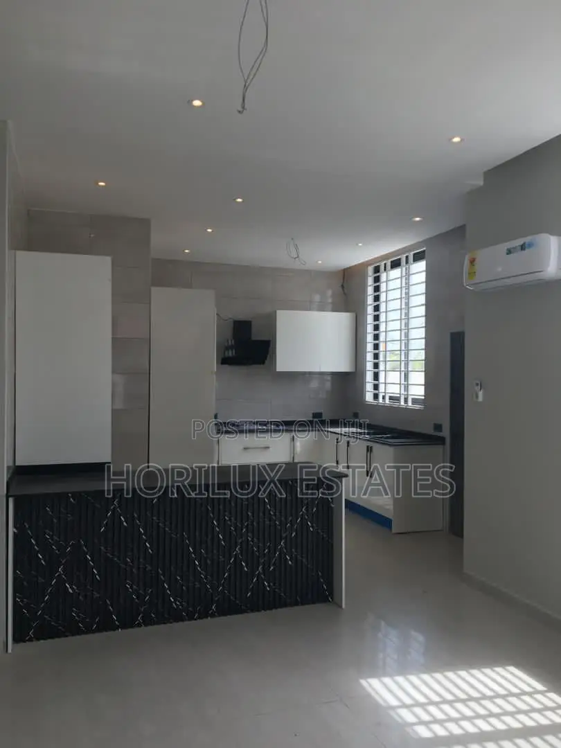 4bdrm Duplex in Ashomang Estates for sale