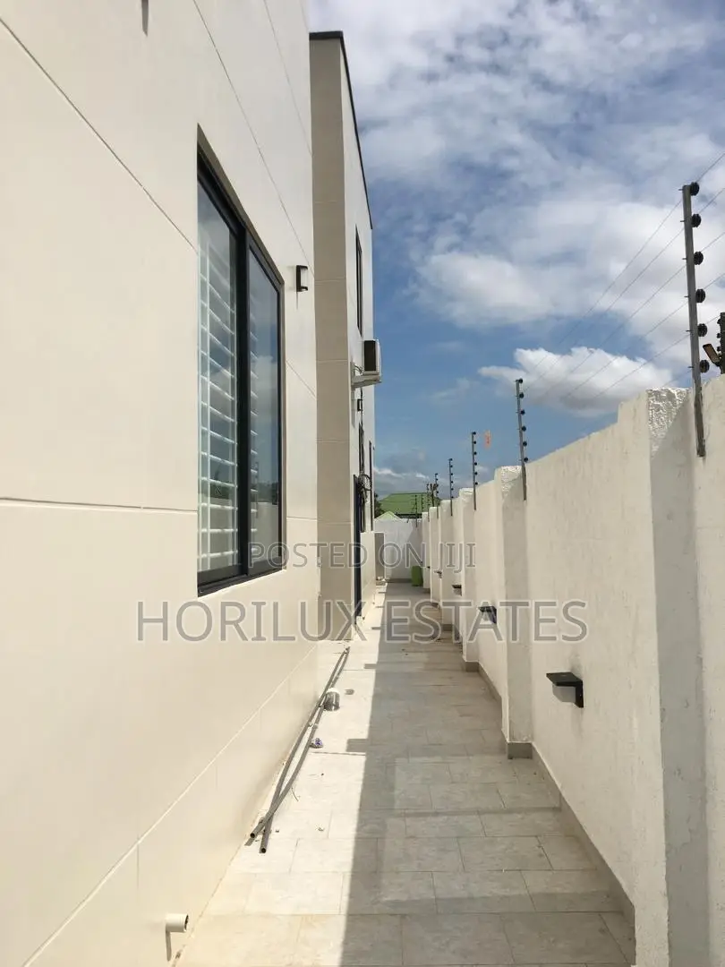 4bdrm Duplex in Ashomang Estates for sale