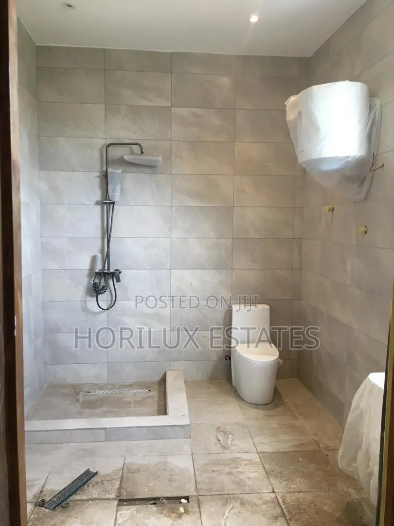 4bdrm Duplex in Ashomang Estates for sale
