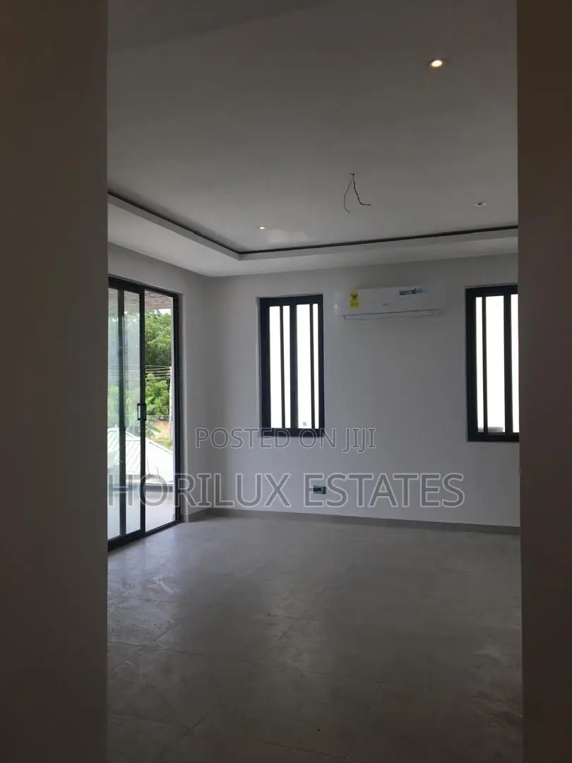 4bdrm Duplex in Ashomang Estates for sale