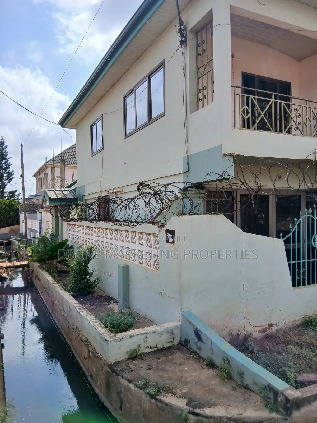6bdrm House in Awoshielast Stop for sale