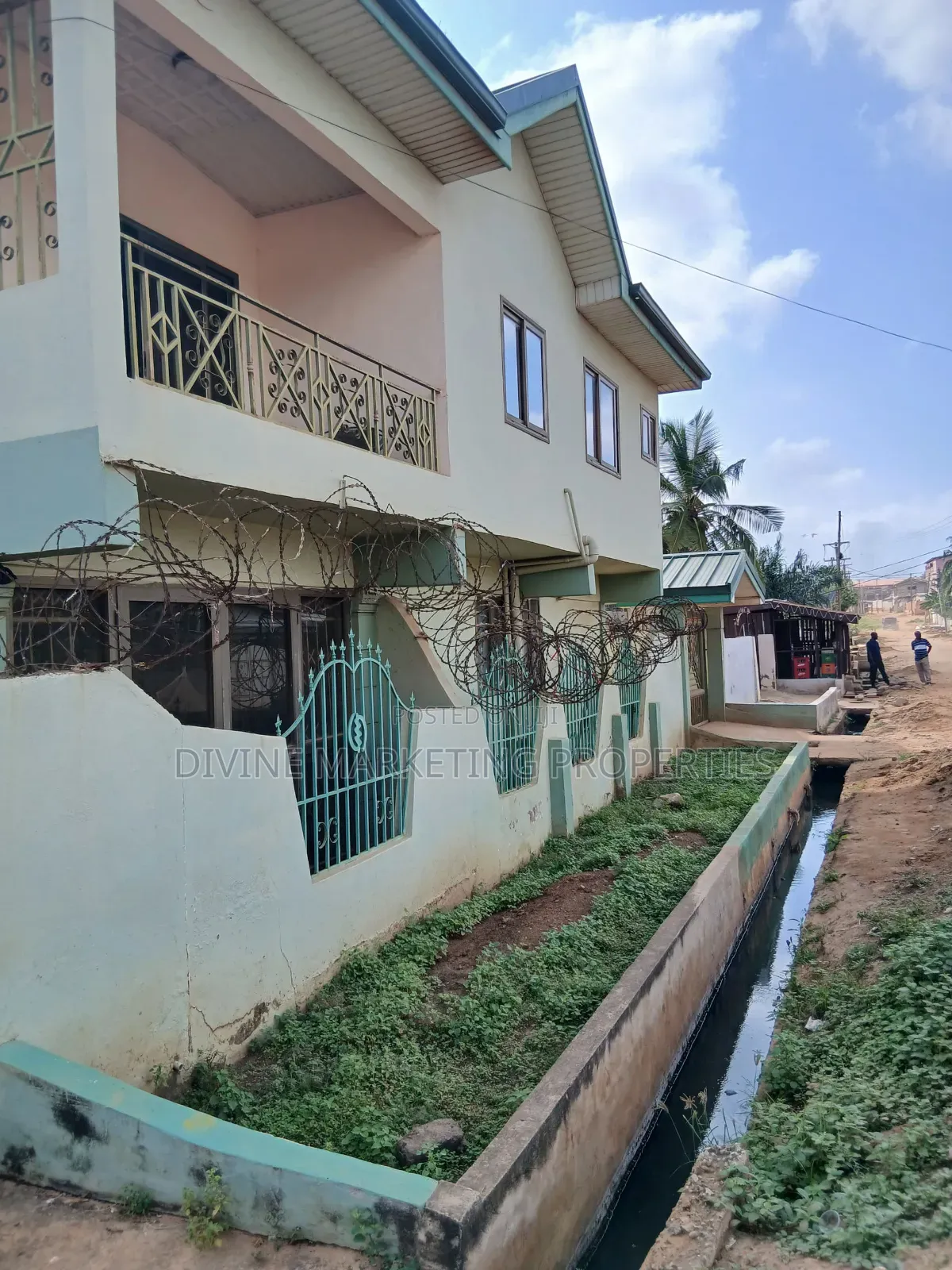 6bdrm House in Awoshielast Stop for sale