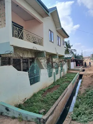 6bdrm House in Awoshielast Stop for sale