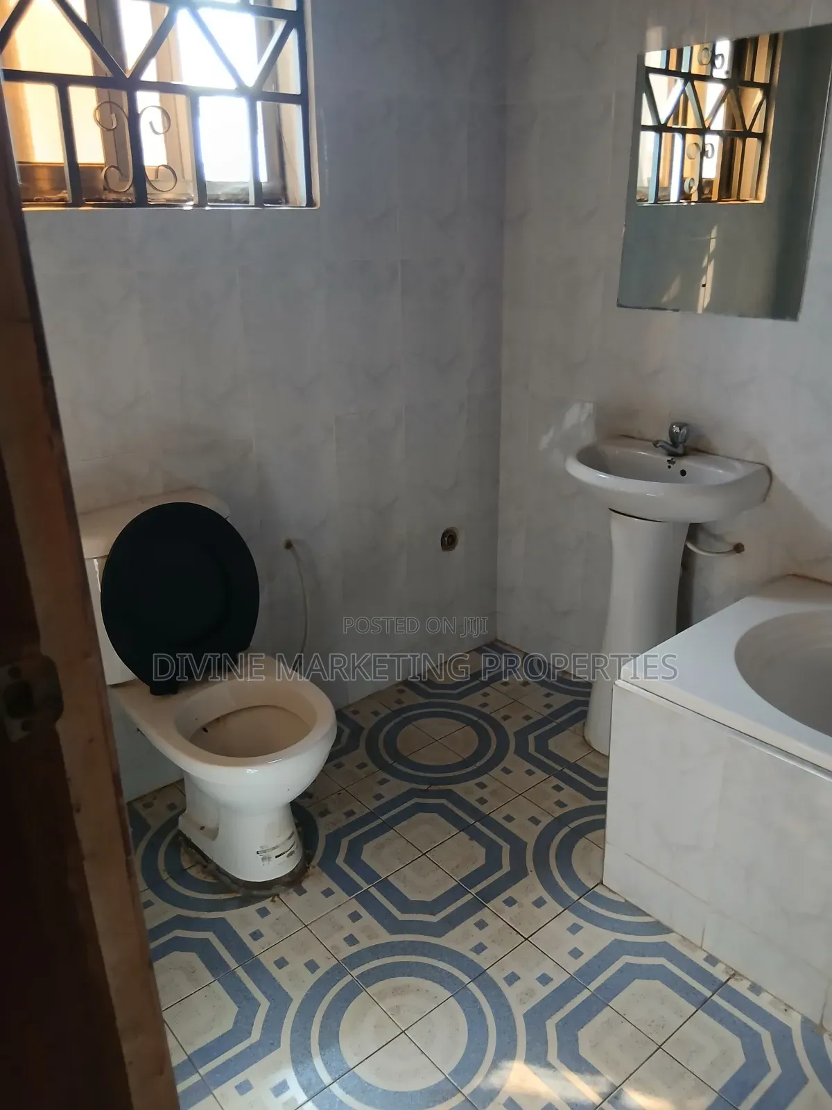 6bdrm House in Awoshielast Stop for sale