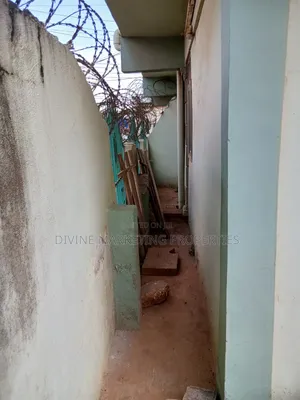 6bdrm House in Awoshielast Stop for sale