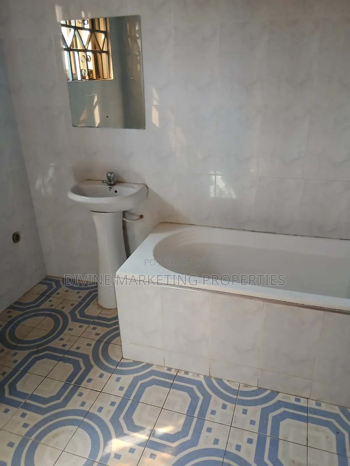 6bdrm House in Awoshielast Stop for sale