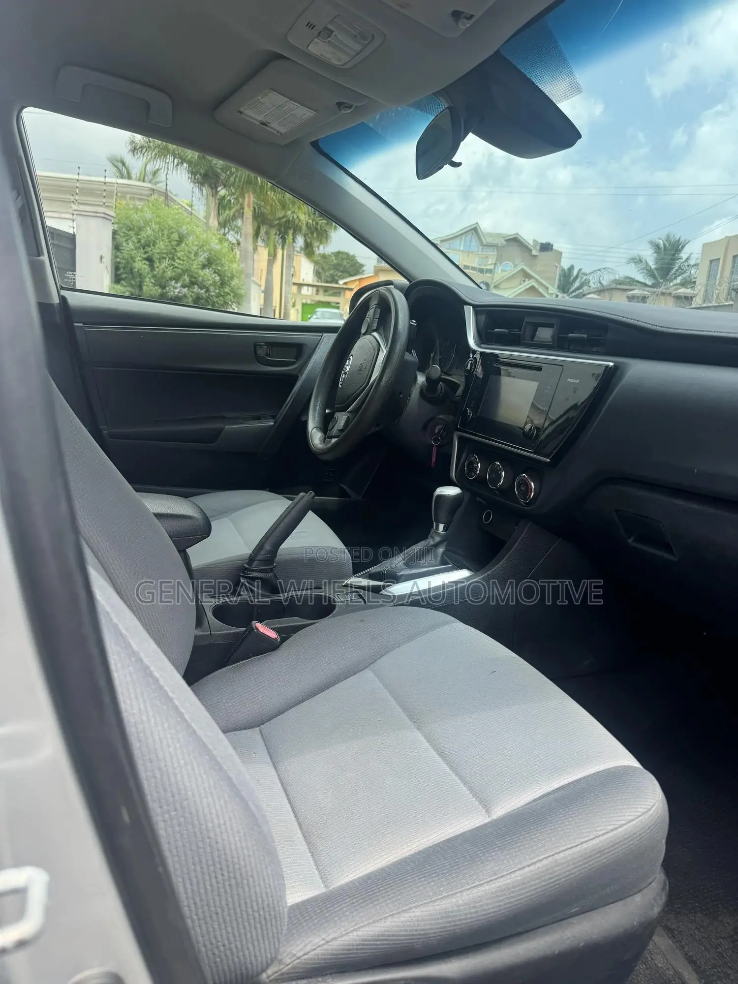 Toyota Corolla LE 4dr Sedan (1.8L 4cyl CVT) 2017 Silver
