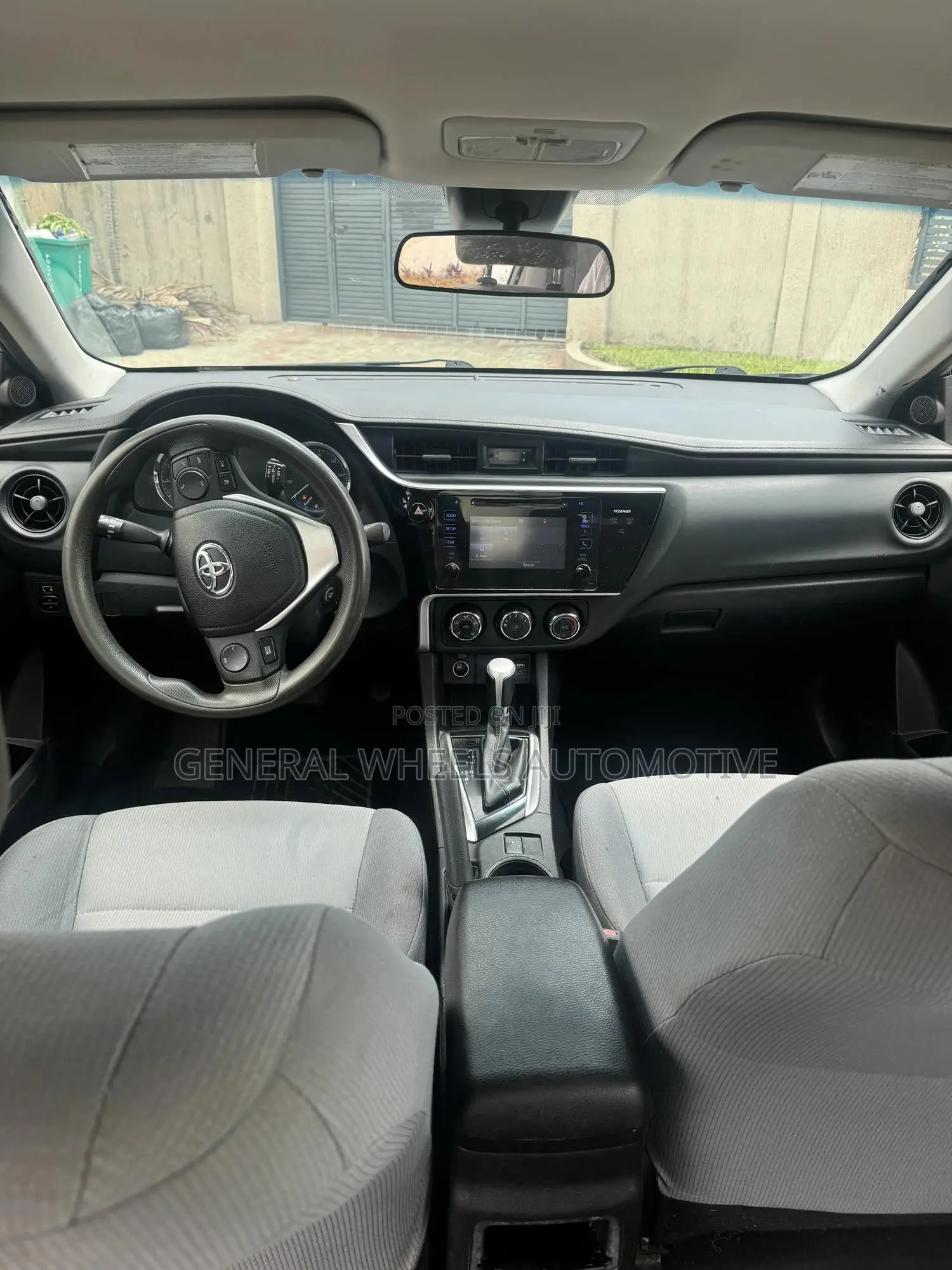 Toyota Corolla LE 4dr Sedan (1.8L 4cyl CVT) 2017 Silver