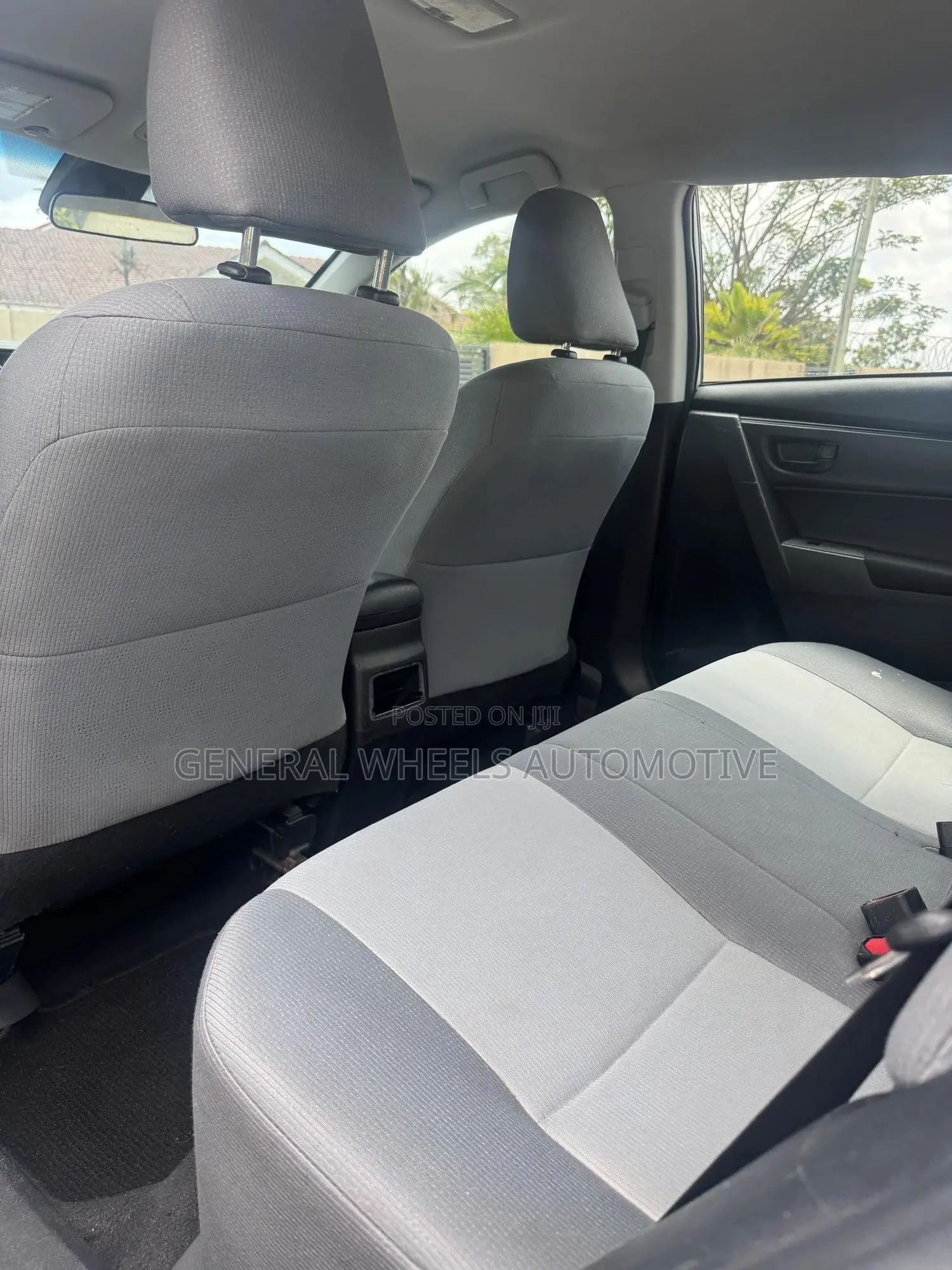 Toyota Corolla LE 4dr Sedan (1.8L 4cyl CVT) 2017 Silver