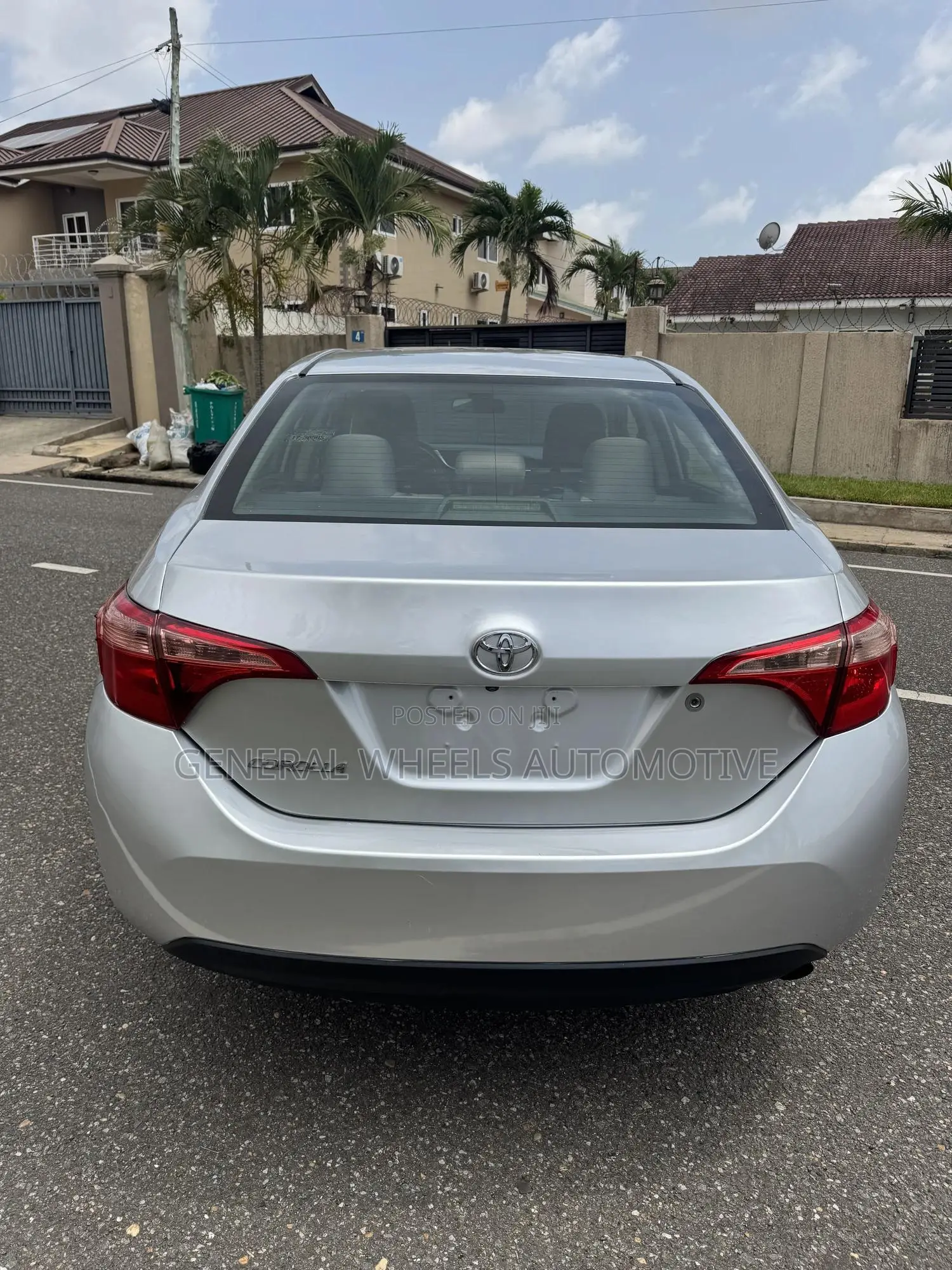 Toyota Corolla LE 4dr Sedan (1.8L 4cyl CVT) 2017 Silver