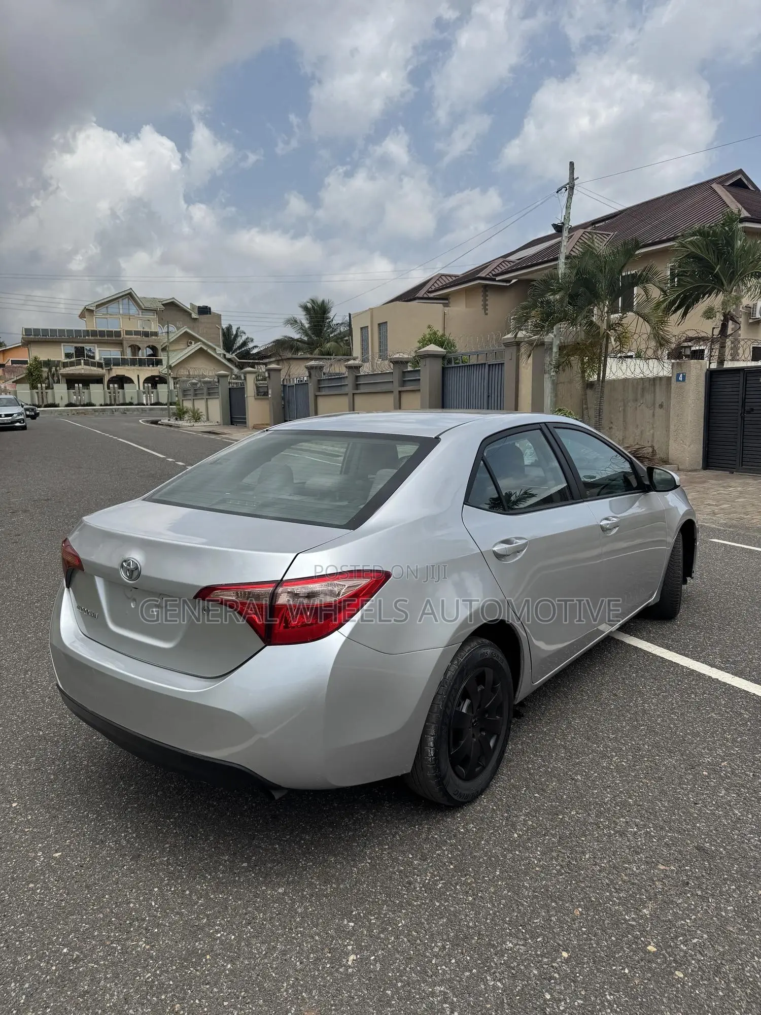 Toyota Corolla LE 4dr Sedan (1.8L 4cyl CVT) 2017 Silver