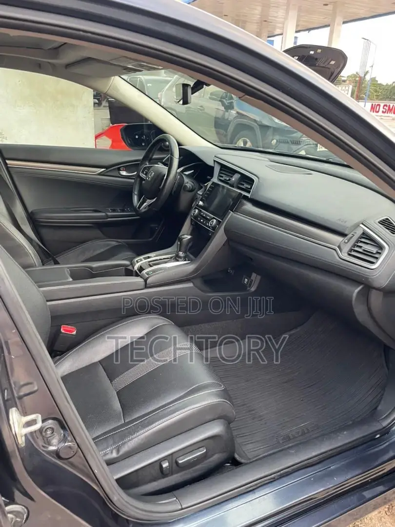 Honda Civic Touring Sedan 2019 Gray