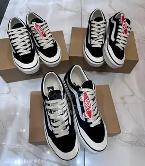 Vans Old Skool Low-Top Sneakers – Classic Black White