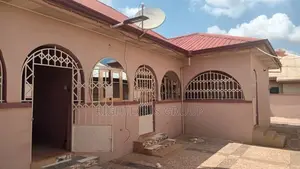 10bdrm Block of Flats in Akropong Near, Atwima Nwabiagya for sale
