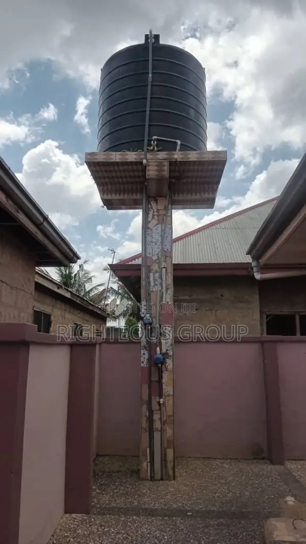 10bdrm Block of Flats in Akropong Near, Atwima Nwabiagya for sale