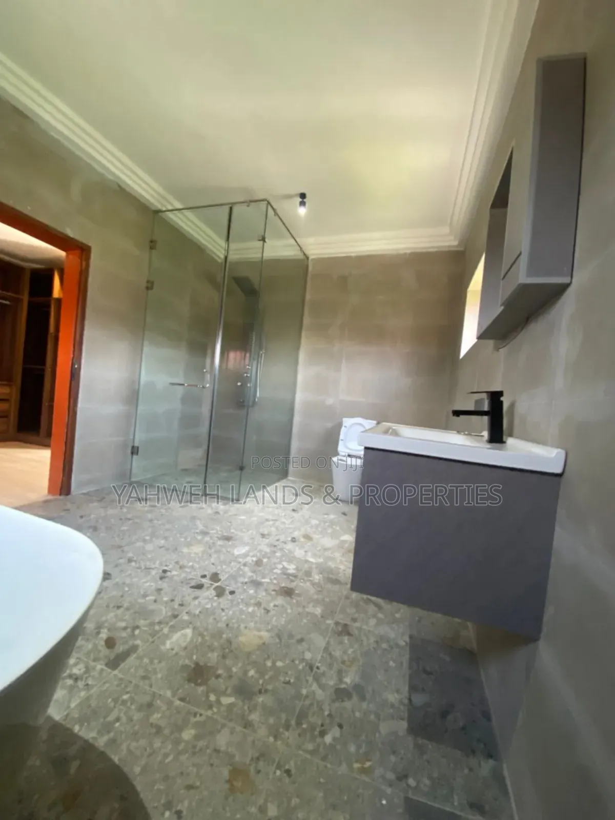 4bdrm House in Kasoa for sale
