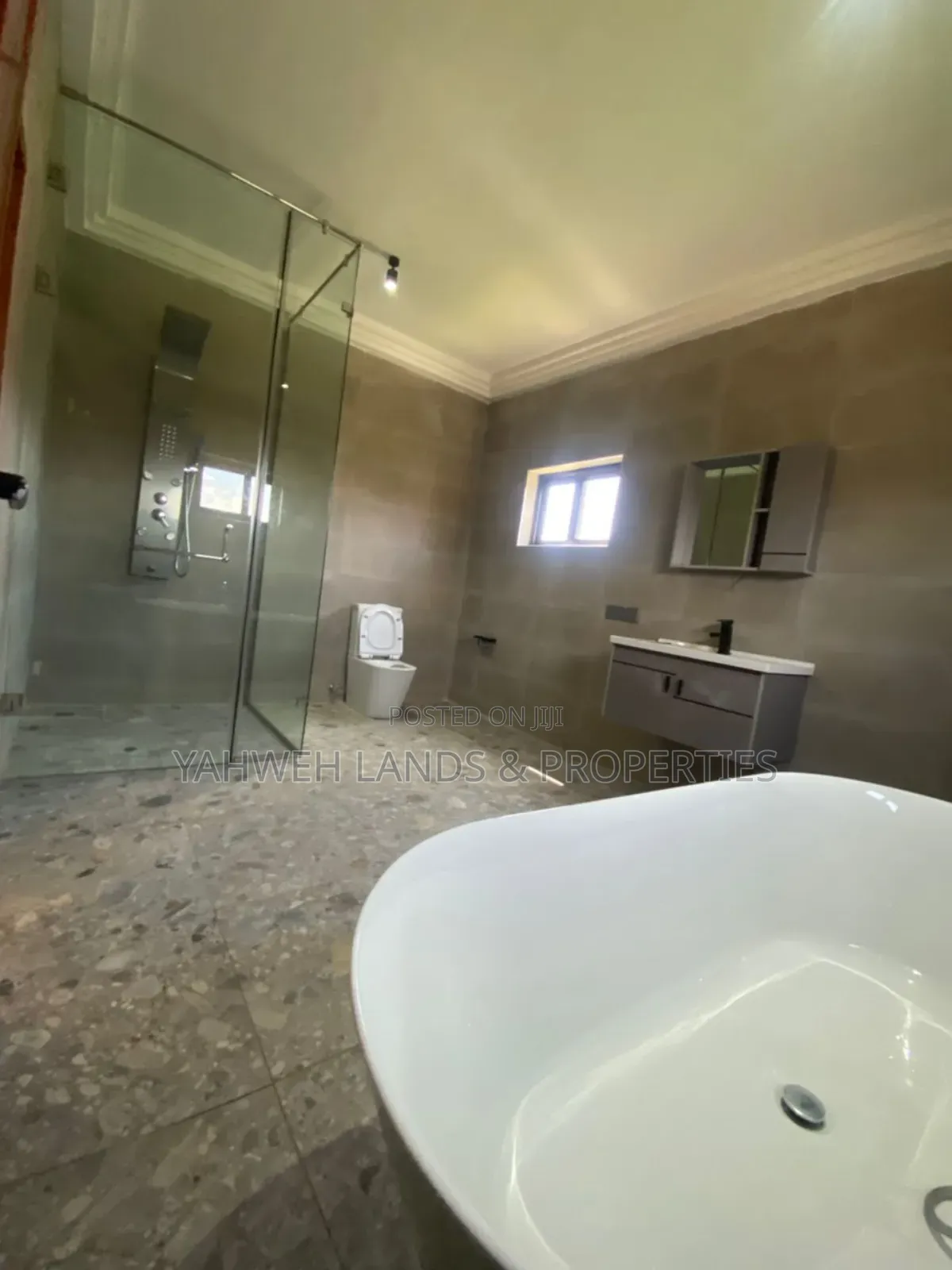 4bdrm House in Kasoa for sale