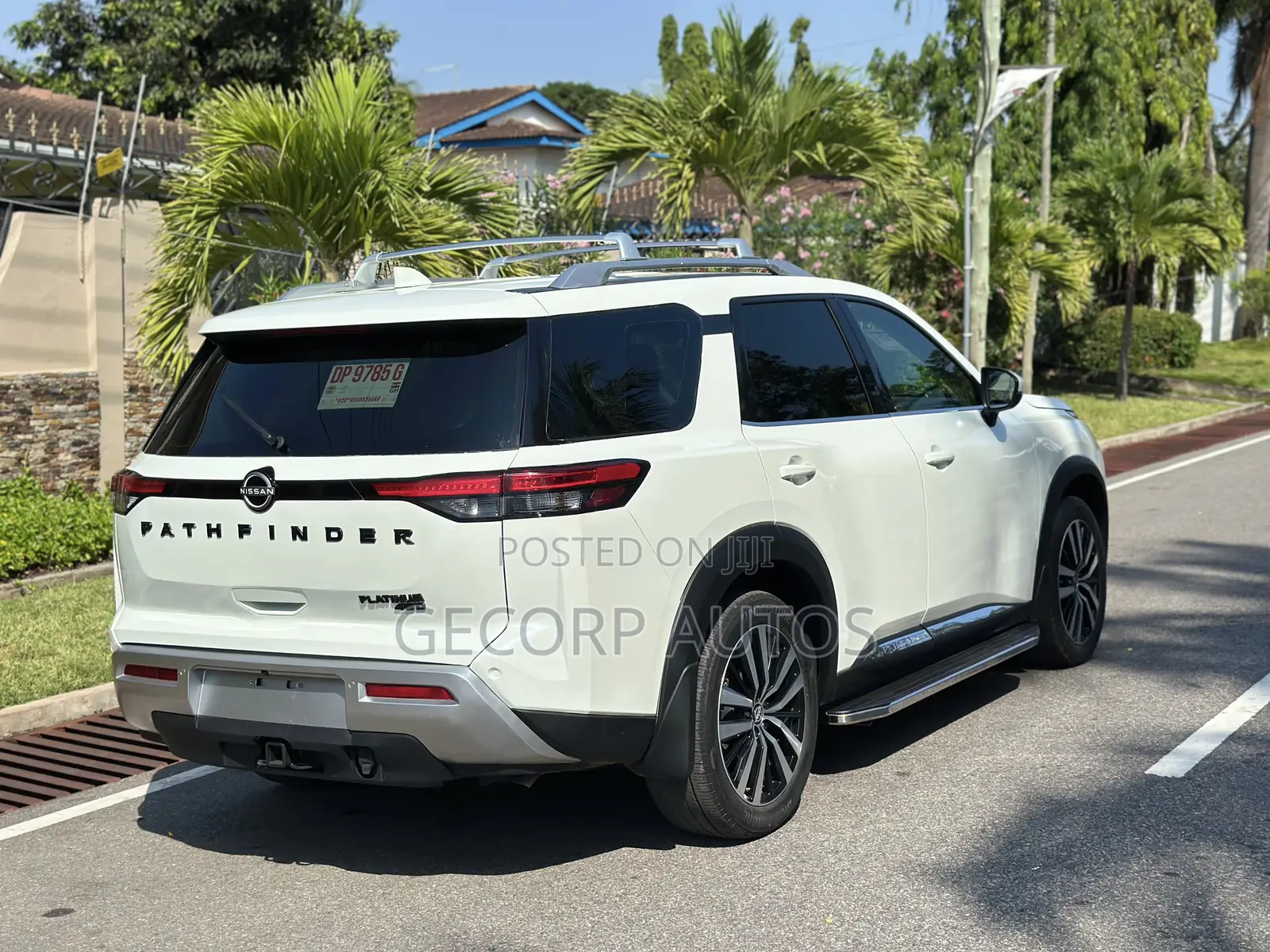 Nissan Pathfinder Platinum 2024 White