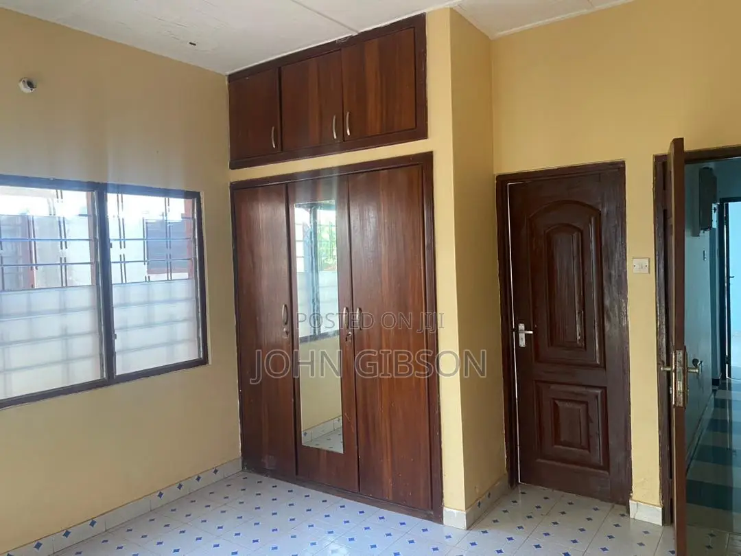 3bdrm Apartment in John Gibson, Frafraha for rent