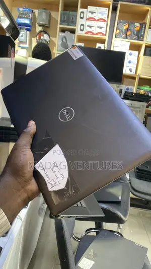 Laptop Dell Latitude 3301 8GB Intel Core I7 SSD 256GB