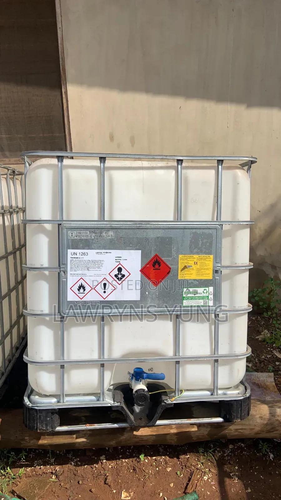 White 1000 Liters Tank