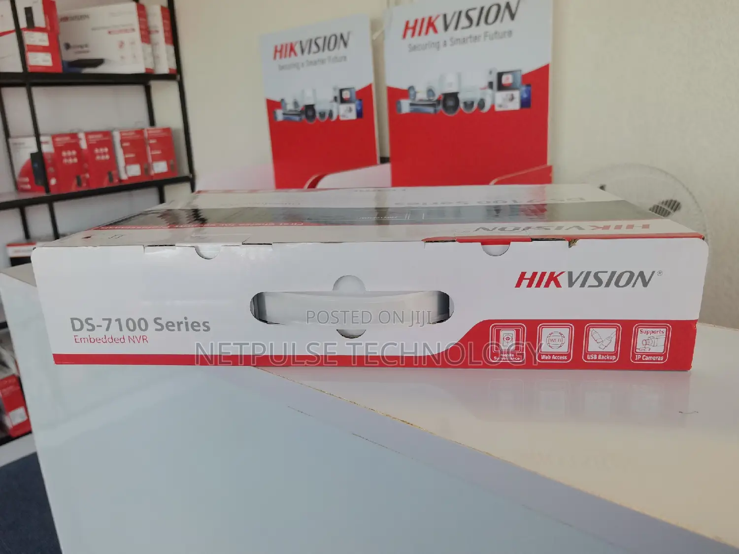 Hikvision 8-Channel NVR (Network Video Recorder) - Ds-7108ni-Q1/8p/M