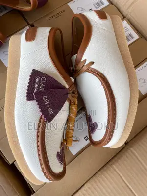 Clarks Wallabees Low Boots in Different Colours , Swipe>