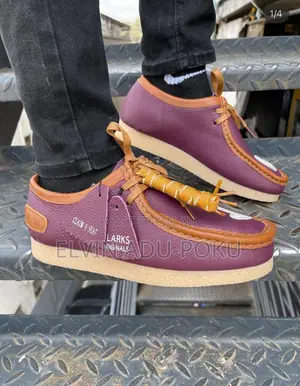 Clarks Wallabees Low Boots in Different Colours , Swipe>