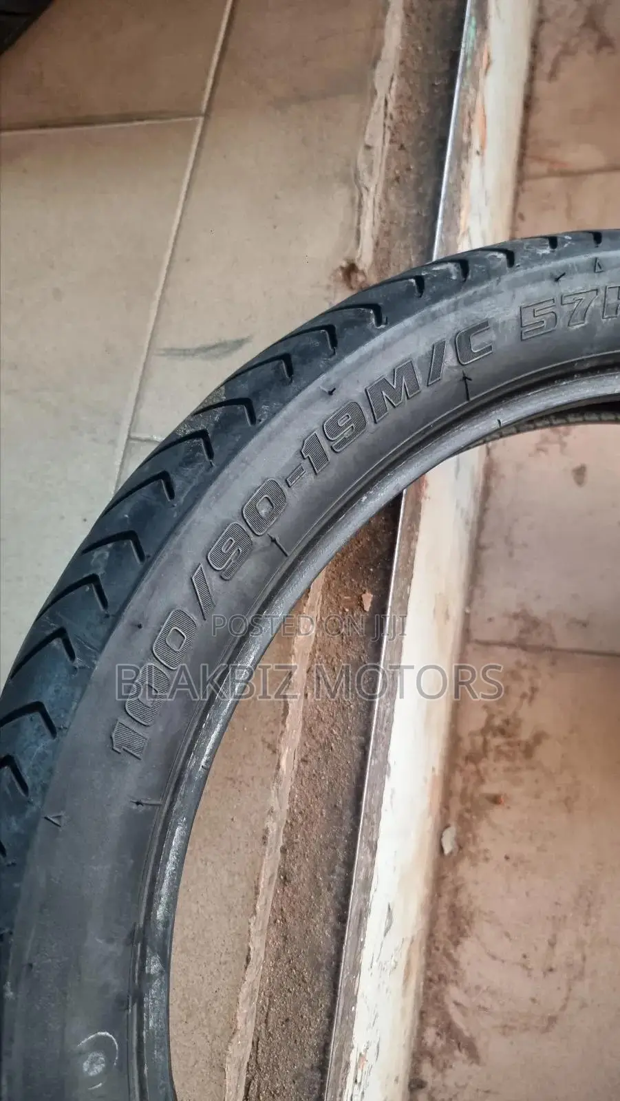 100/90 - R19 Front Tire