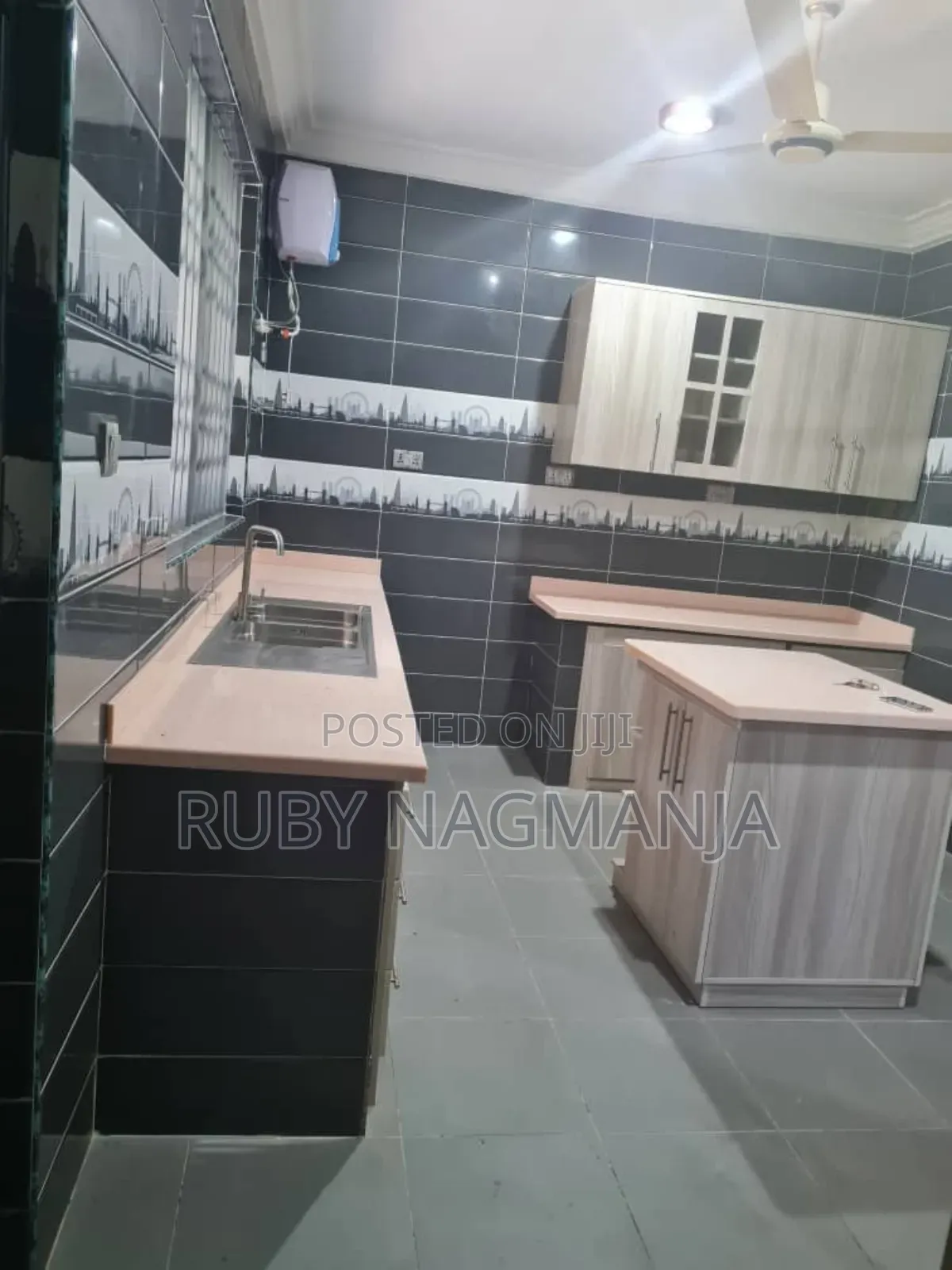 8bdrm House in Ekman Ash, Sasaabi for sale