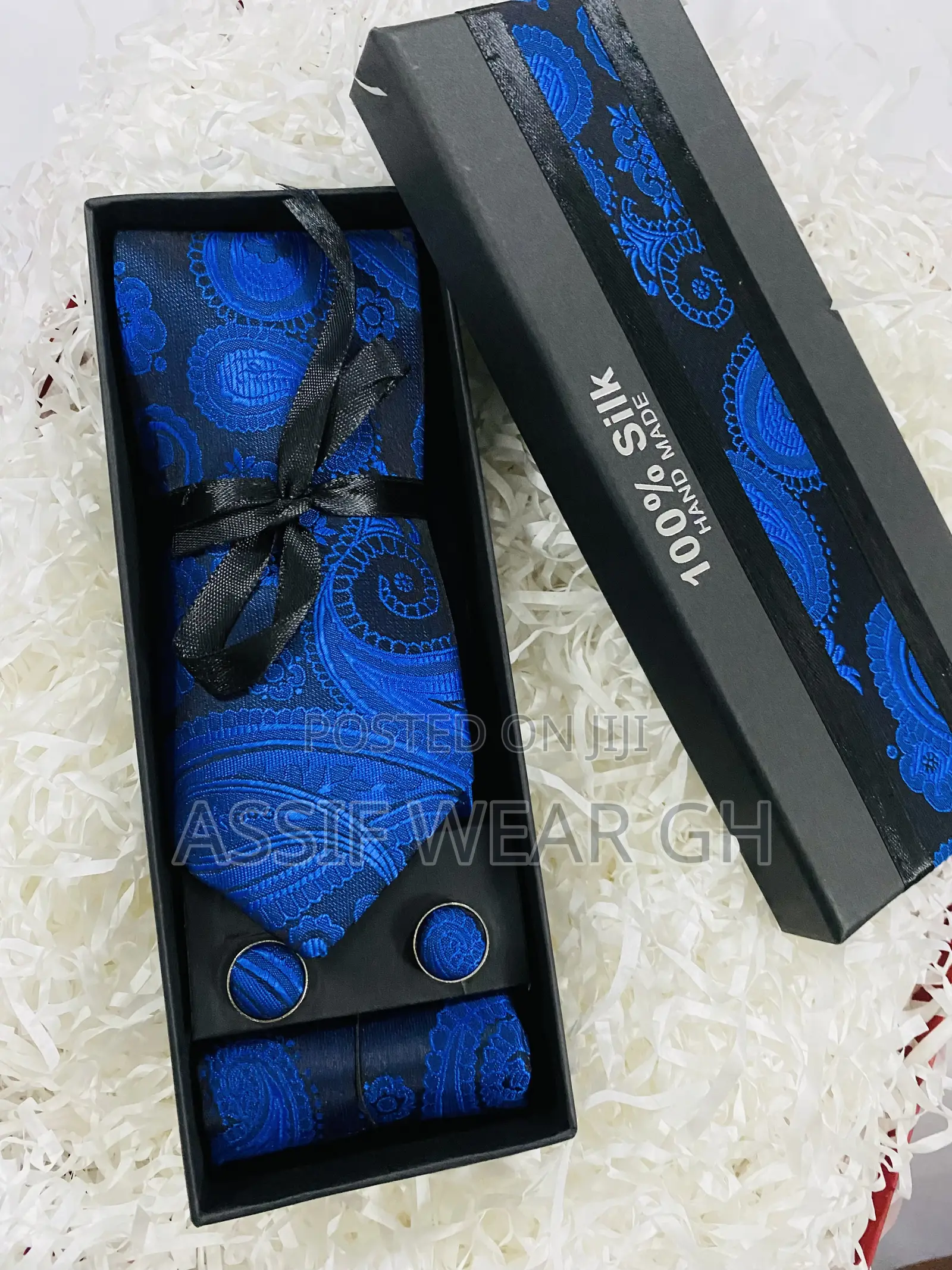 Vibrant Tie