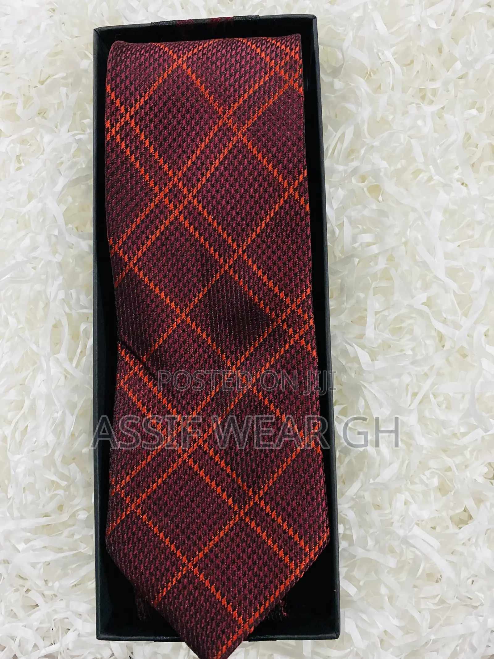 Vibrant Tie