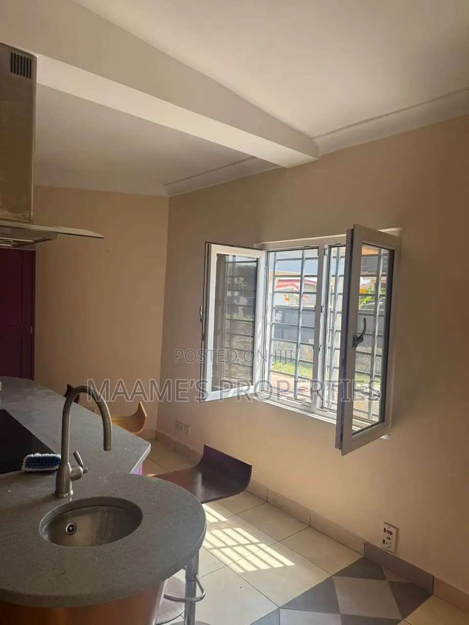 4bdrm House in Lake Side Estate for rent