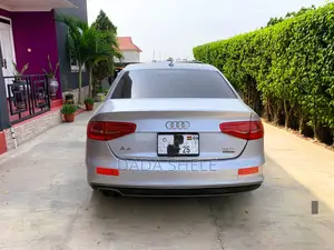 Audi A4 2.0T Premium Plus quattro 4dr Sedan AWD (2.0L 4cyl Turbo 8A)