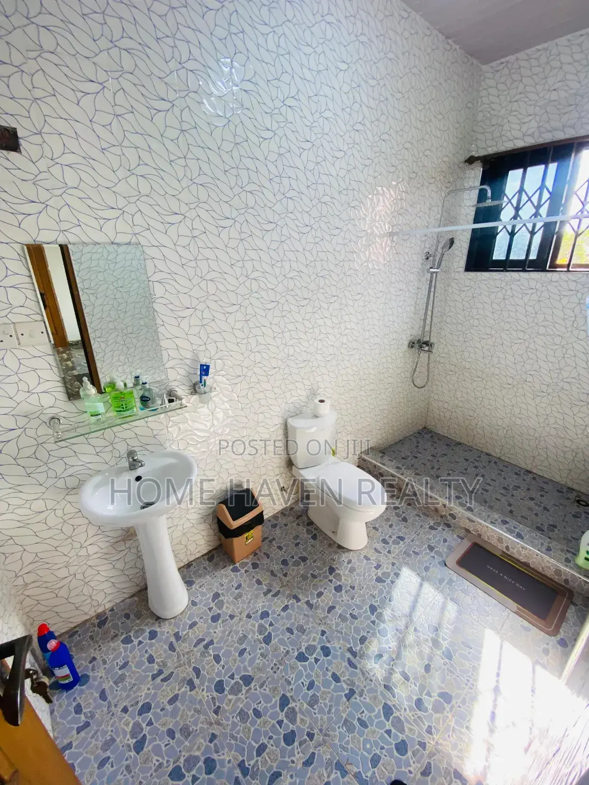 5bdrm House in North Legon for rent