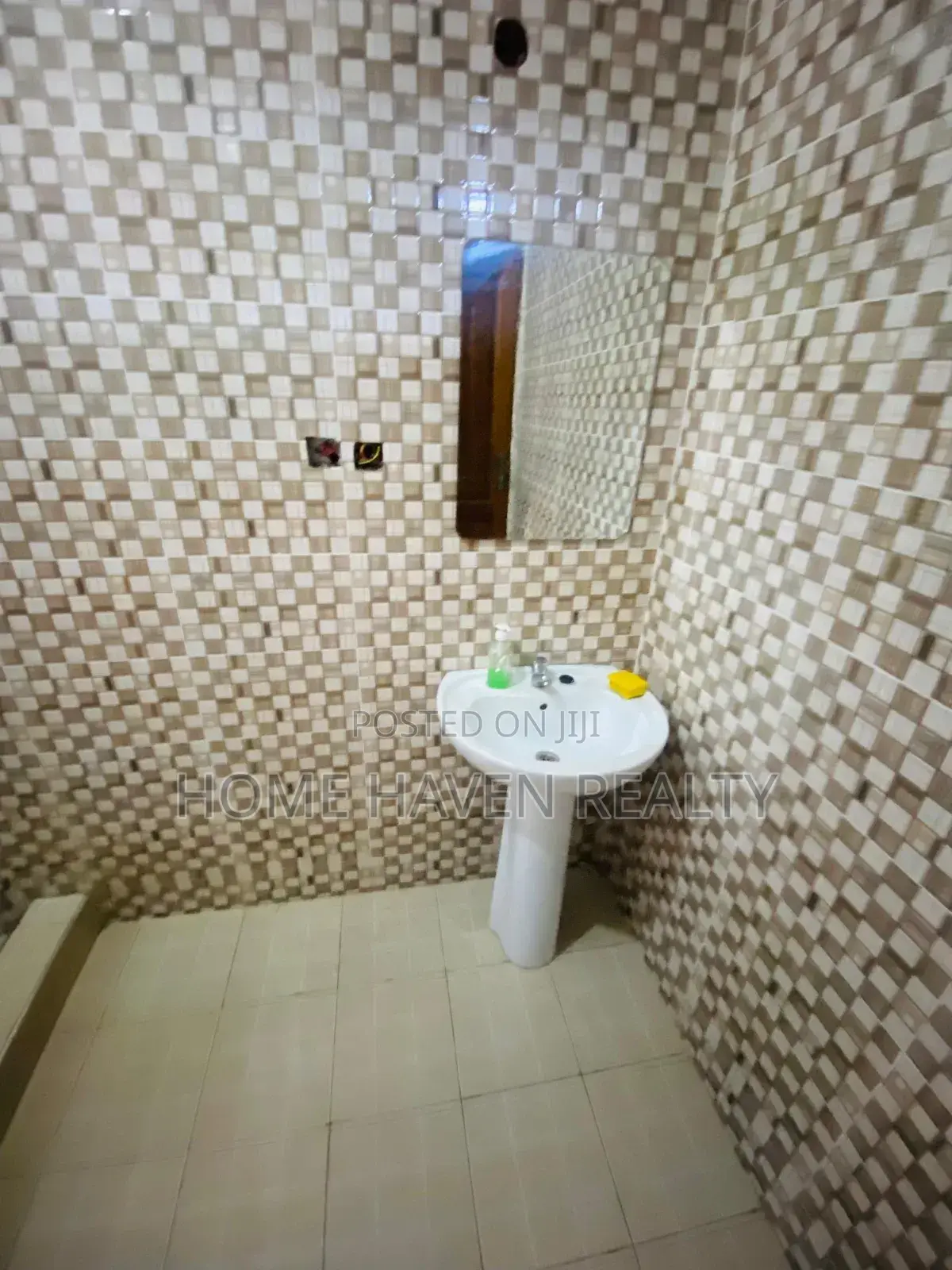 5bdrm House in North Legon for rent
