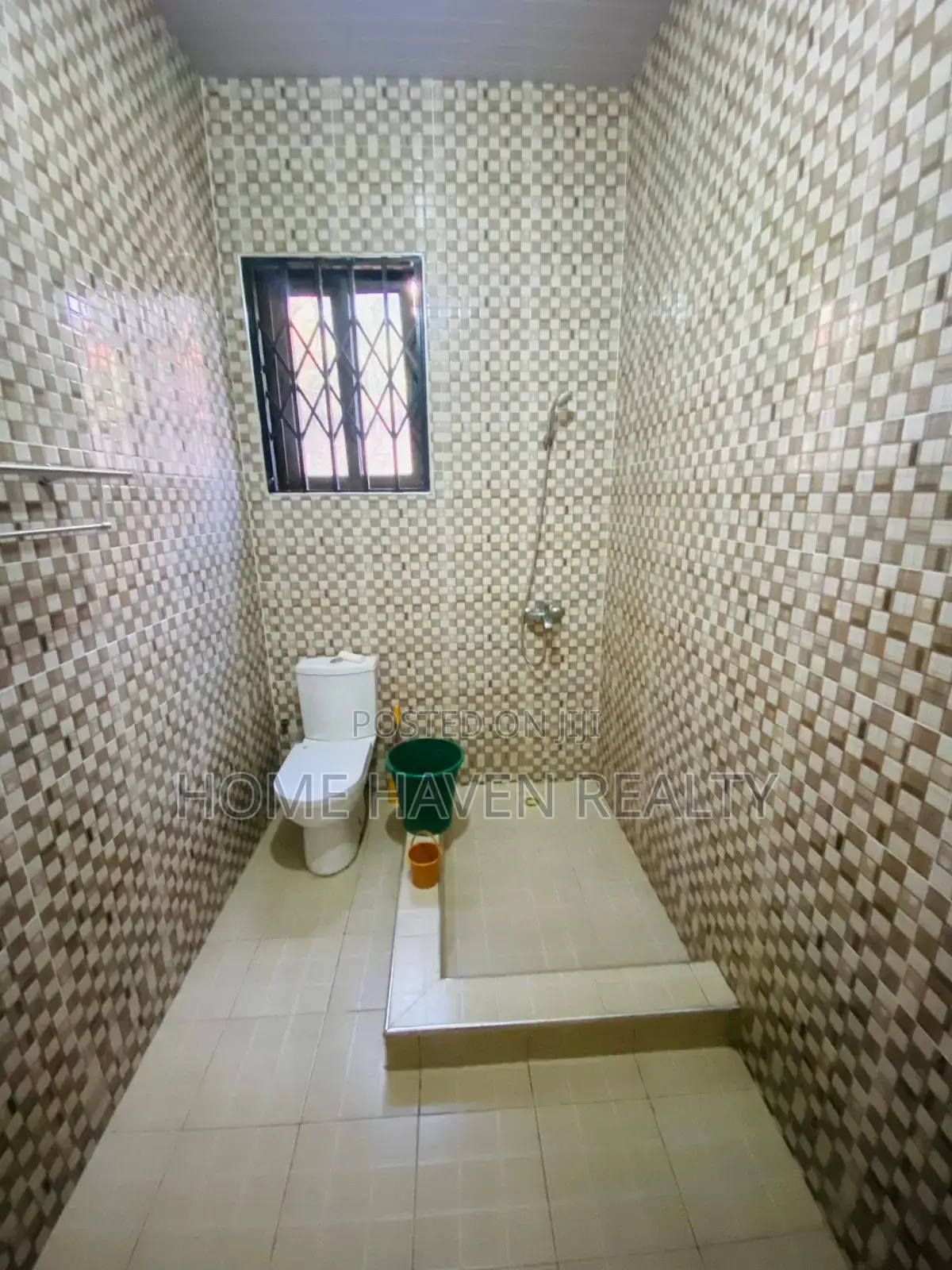 5bdrm House in North Legon for rent