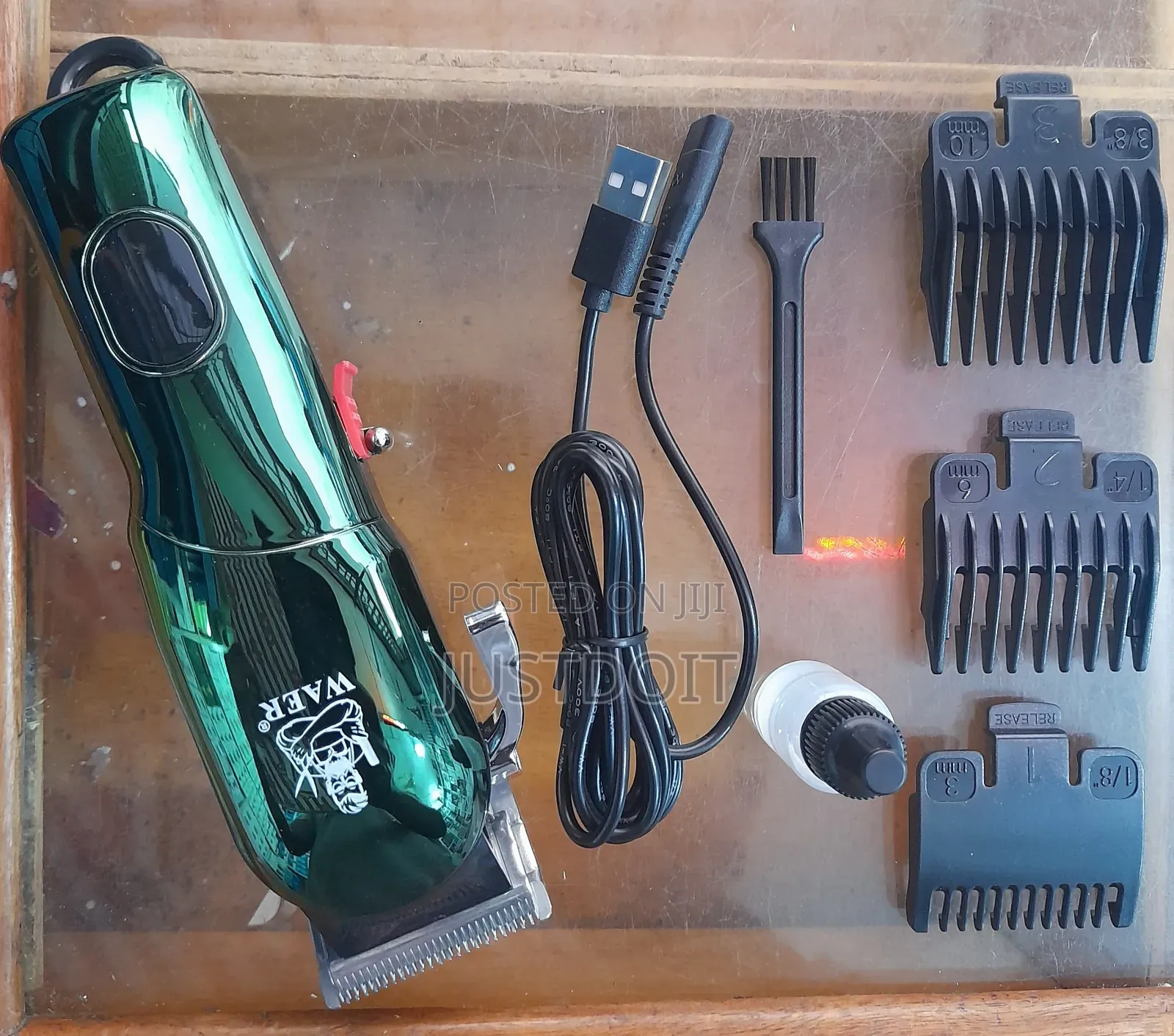 Rechargeable Waer 1913 Barbering Machine.