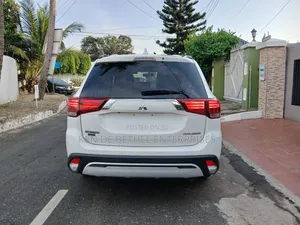 Mitsubishi Outlander SE AWC 2018 White