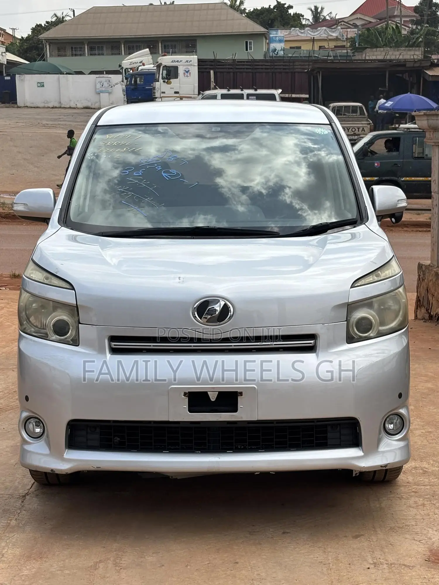 Toyota Voxy 2012 Silver