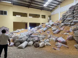 700 SQM Warehouse Plus 2bedrooms Apartments at Achimota for Rent