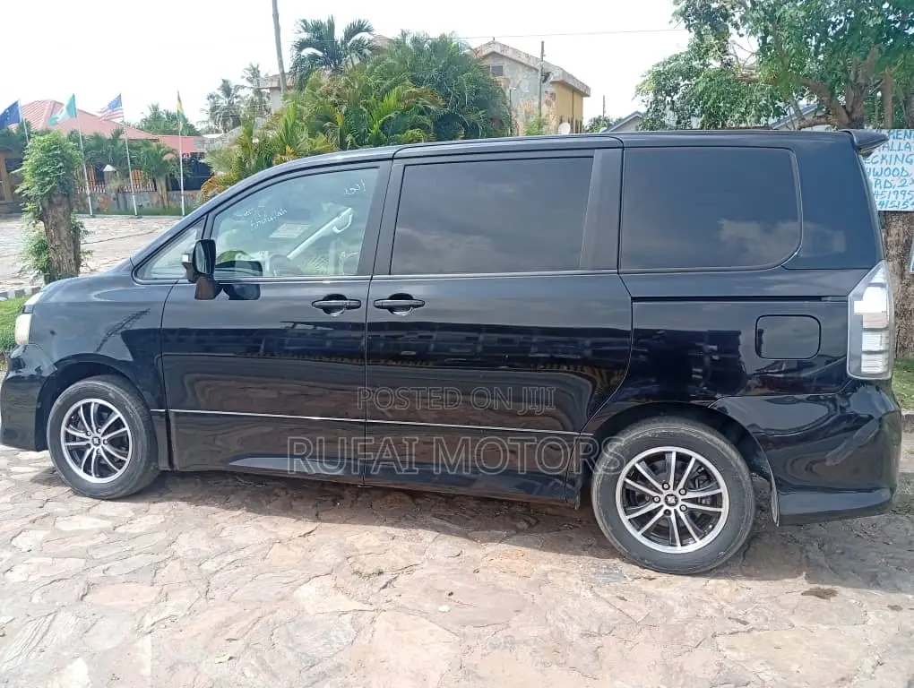 Toyota Voxy 2012 Black