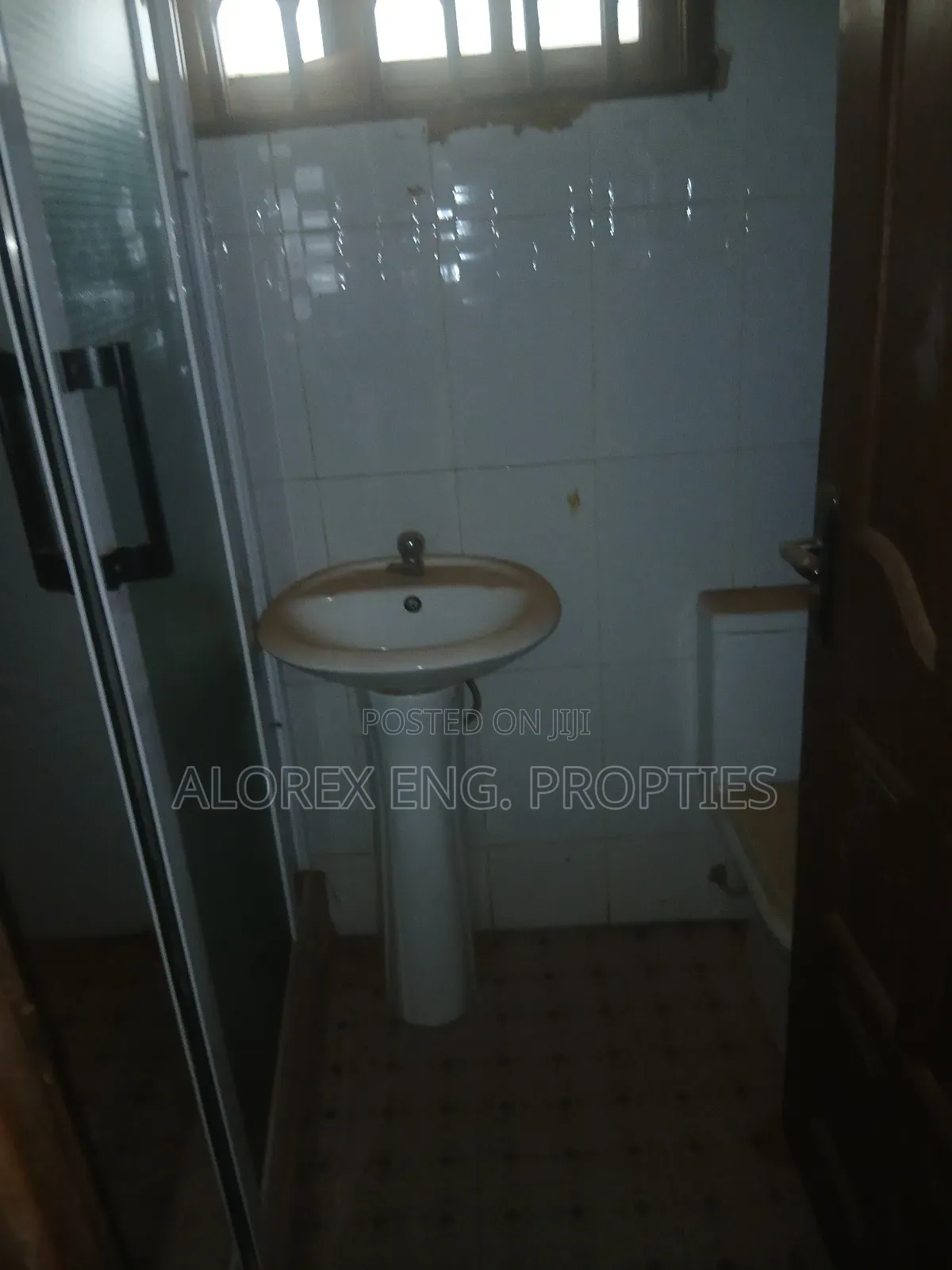 2bdrm Apartment in 2 Washrooms, Adenta for rent
