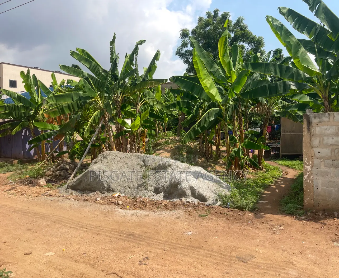 One Plot Just 2mins Walk From Highway for Sale
