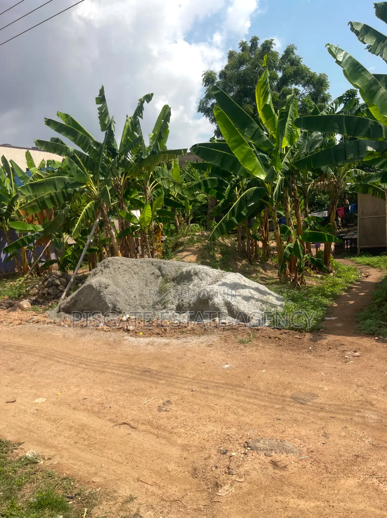 One Plot Just 2mins Walk From Highway for Sale