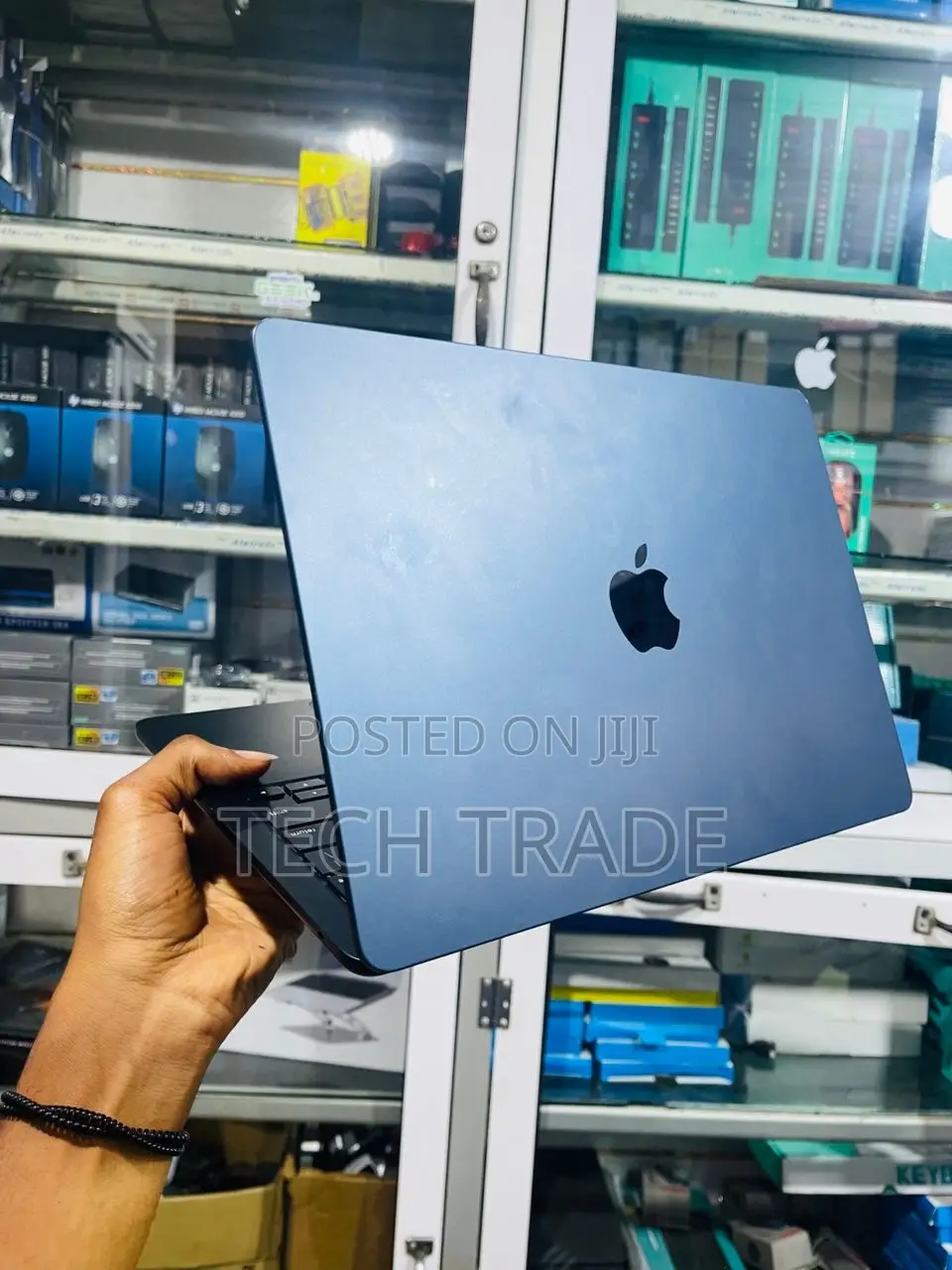 Laptop Apple MacBook Air 2022 M2 8GB Apple M2 SSHD (Hybrid) 256GB