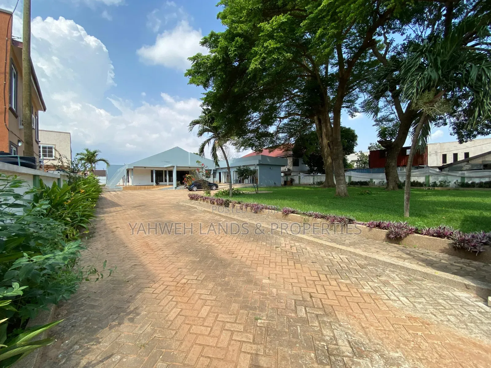 5bdrm House in Adenta for rent